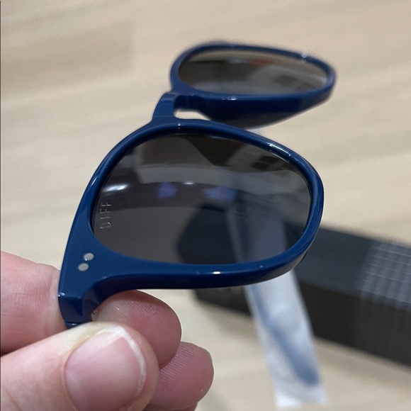 Diff Eyewear Dark Blue Sunglasses - Picture 2 of 6
